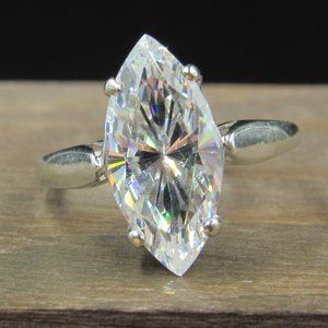 Size 6 10K Gold Bright Marquise Cubic Zirconia Band Ring Vintage
